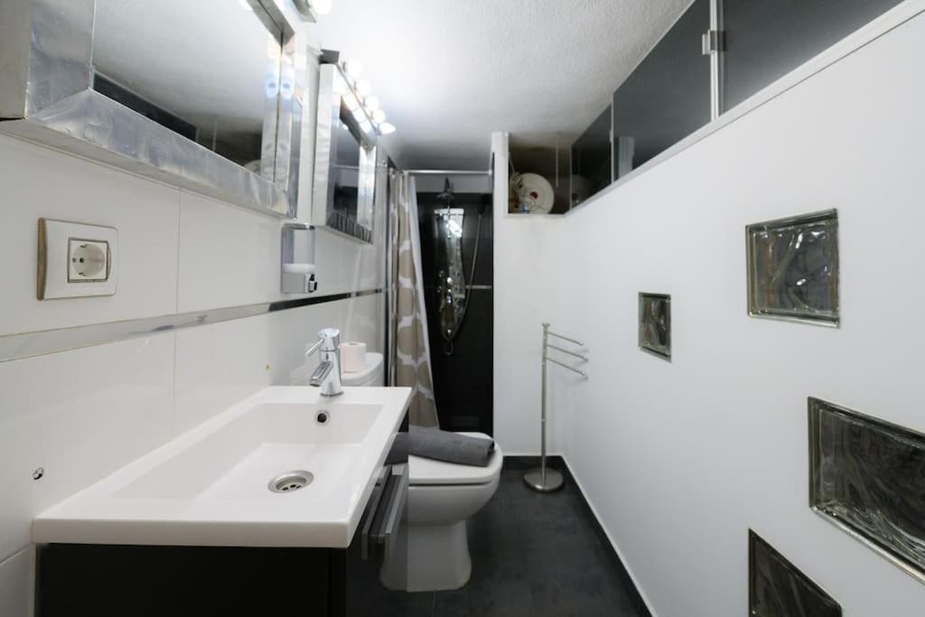 Apartmán Encantador Apartamento Temporal Centrico Con Patio Privado Mpe51 Madrid Exteriér fotografie