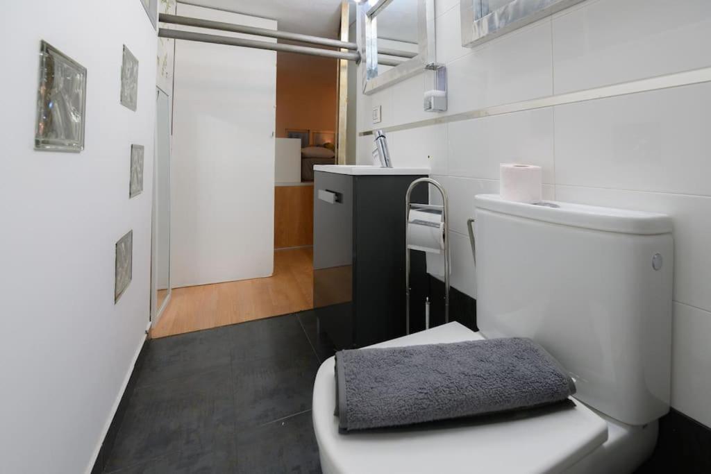 Apartmán Encantador Apartamento Temporal Centrico Con Patio Privado Mpe51 Madrid Exteriér fotografie