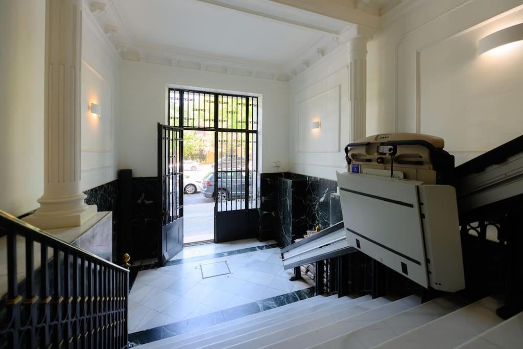 Apartmán Encantador Apartamento Temporal Centrico Con Patio Privado Mpe51 Madrid Exteriér fotografie