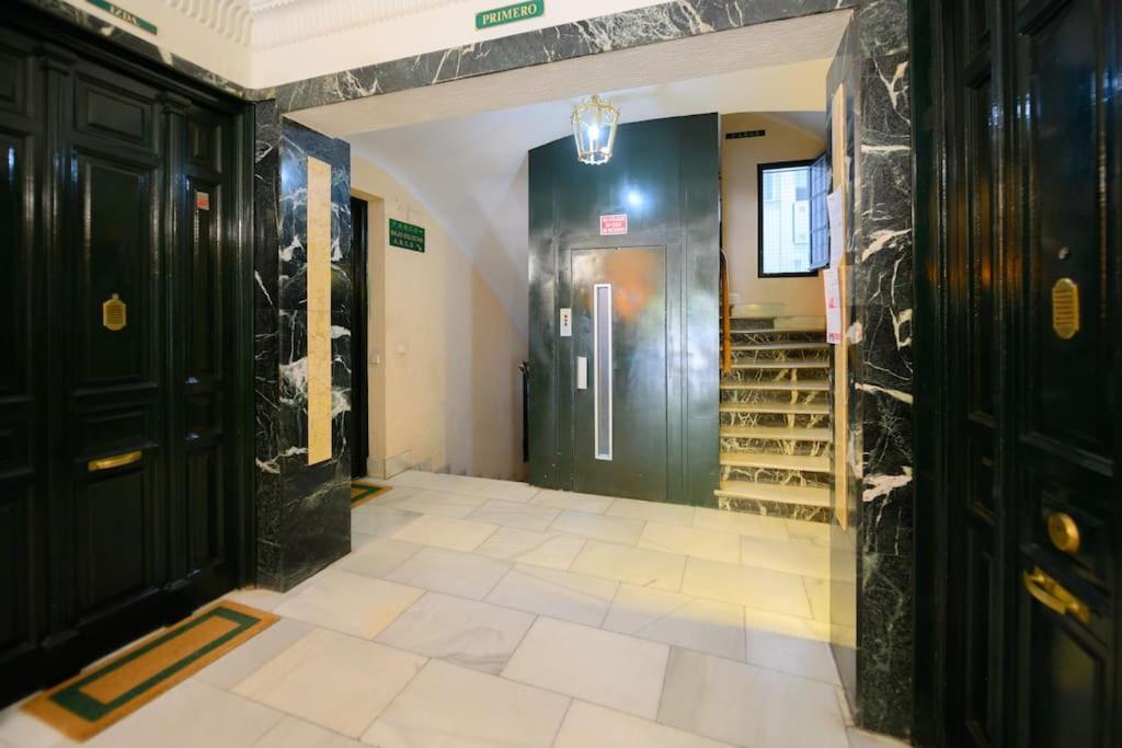 Apartmán Encantador Apartamento Temporal Centrico Con Patio Privado Mpe51 Madrid Exteriér fotografie